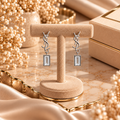 Boucles d’Oreilles Argentées à Strass et Pendentif Rectangulaire ✨