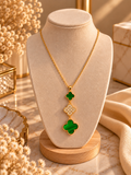 Collier Doré à Double Pendentif Trèfles Vert & Cristal ✨