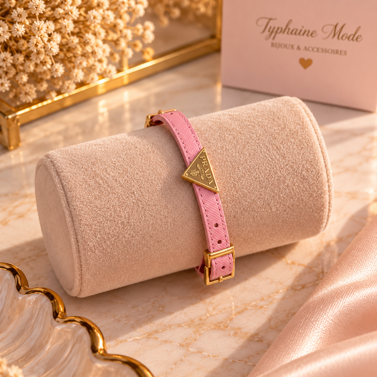 Bracelet rose avec boucle dorée & détail triangle ✨